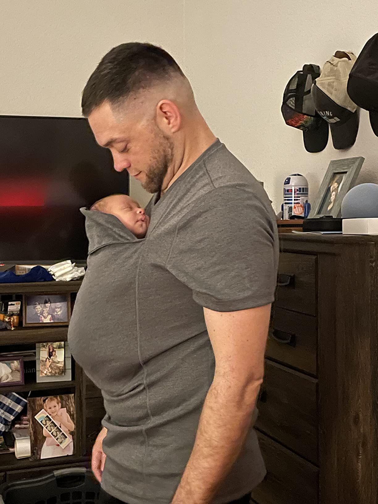 Hands-Free Baby Carrying Shirt for Everyday Moments