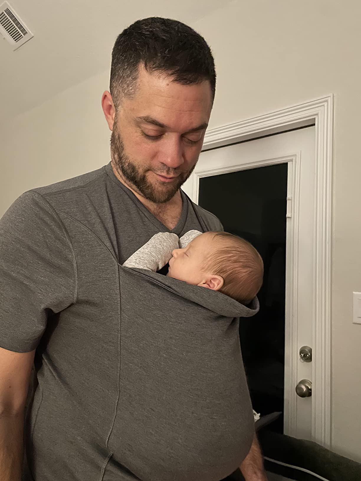 Hands-Free Baby Carrying Shirt for Everyday Moments